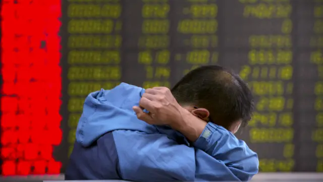 چین کے بازار میں مندی سے عالمی پیمانے پر تشویش پائی جاتی ہے