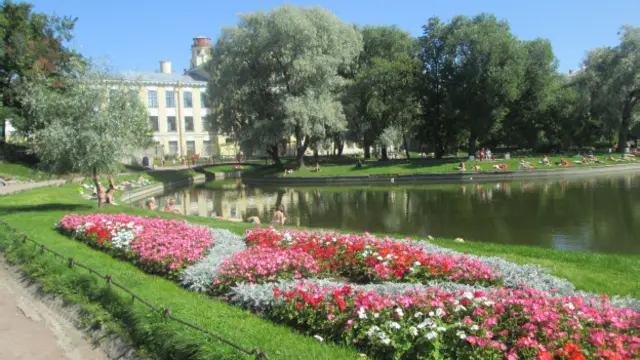 Юсуповский сад в Петербурге