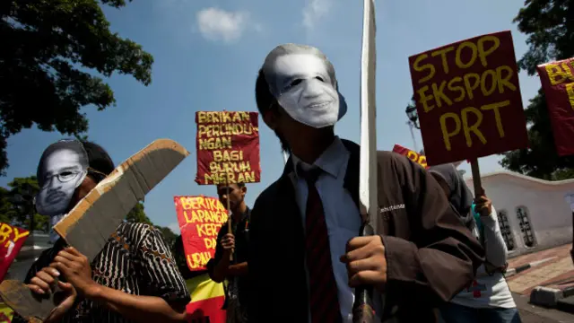 Suudi Arabistan'da temizlik görevlisi olarak çalışan Endonezyalı bir kadının başının kesilerek idam edilmesi, Mart ayında Cakarta'da protesto edilmişti.