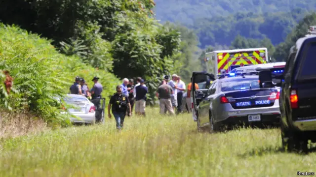 یہ واقعہ بدھ کی صبح سمتھ ماؤنٹین نامی جھیل کے قریب واقع ایک بڑے شاپنگ سینٹر برج واٹر پلازہ میں پیش آیا