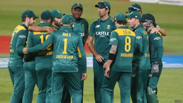 بدھ کو کھیلے جانے والے اس میچ میں جنوبی افریقہ نے ٹاس جیت کر پہلے بیٹنگ کرتے ہوئے مقررہ 50 اوورز میں سات وکٹوں کے نقصان پر 283 رنز بنائے