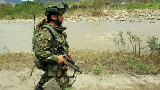 Soldado colombiano en la frontera con Venezuela