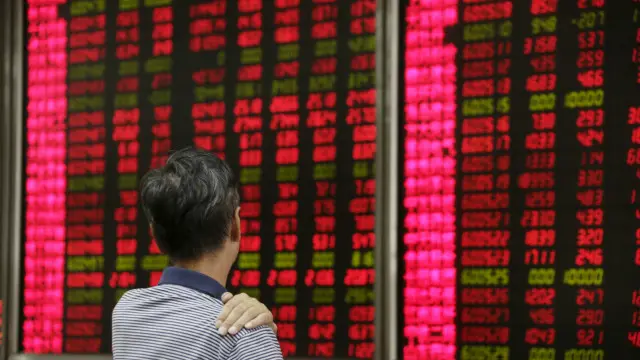 Pasar saham Cina anjlok drastis pekan lalu.