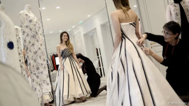 时装是巴黎成人礼舞会的必备品。（图片来源：Getty Images）