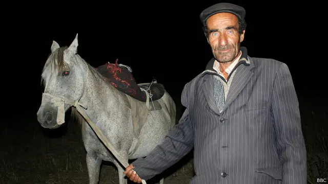 Müxtəlif mövzulardan danışmağı sevən Aslan, həm də şəkil həvəskarıdır