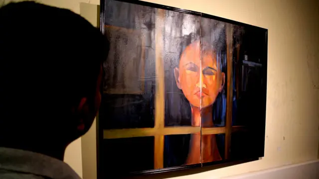 این نقاشی را به رویداد تجاوز جنسی گروهی پغمان که یک سال پیش اتفاق افتاد اختصاص داده است. در رویداد پغمان حدود ده مرد به تعدادی از زنانی که در حال بازگشتن از یک جشن عروسی بودند، تجاوز گروهی کردند.