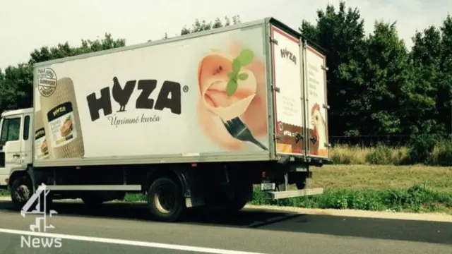 ऑस्ट्रिया में मिली लॉरी