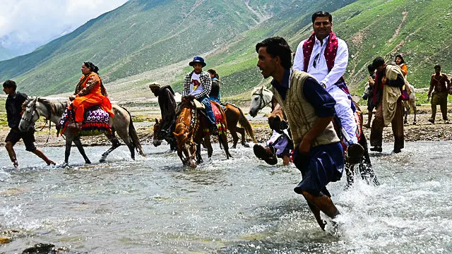 ہر سال ہزاروں سیاح وادی کاغان اور ناران کا رخ کرتے ہیں