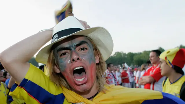 hincha de ecuador celebra
