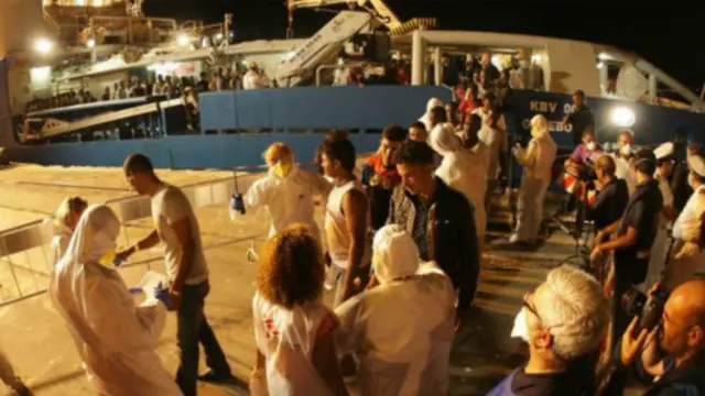 Kapal Swedia, Poseidon, mengangkut jenazah pengungsi dan penyintas ke Sisilia