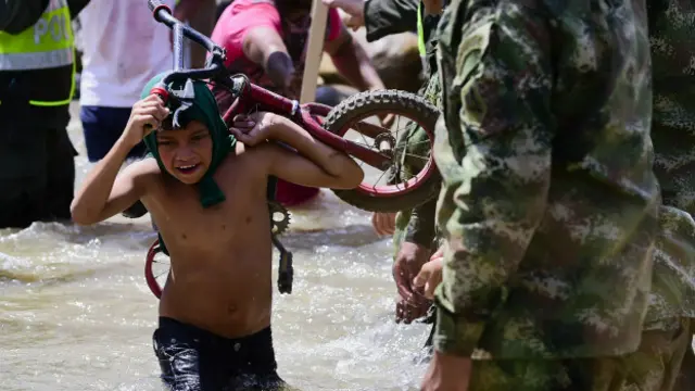 Más de mil colombianos fueron deportados. Otros prefirieron salir con sus pertenencias a cuestas.