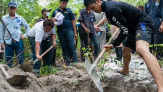 အစုအပြုံလိုက် မြုပ်ထားတဲ့အလောင်းတွေကို တူးဖော်တွေ့ခဲ့။