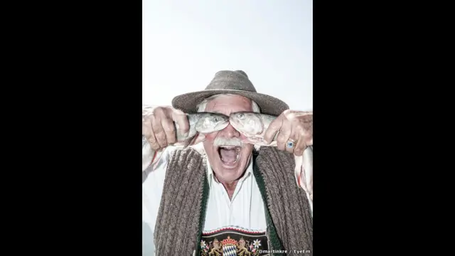 मार्टिन क्रे की तस्वीर मछली और आदमी