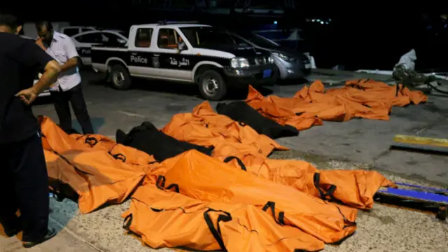 لیبیا کے ساحل کے قریب سے 100 افراد کی لاشیں نکال لی گئی ہیں جبکہ امدادی عملہ مزید 100 لاپتہ افراد کی تلاش کر رہا ہے