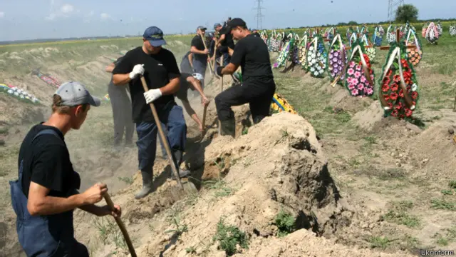 Поховання тимчасово невстановлених захисників України на Краснопільському кладовищі, Дніпропетровськ, 29 липня 2015 року