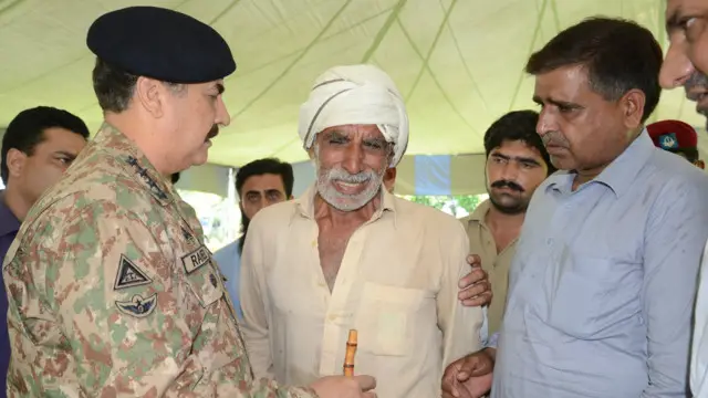 جنرل راحیل شریف نے سیالکوٹ سی ایم ایچ کا دورہ کیا