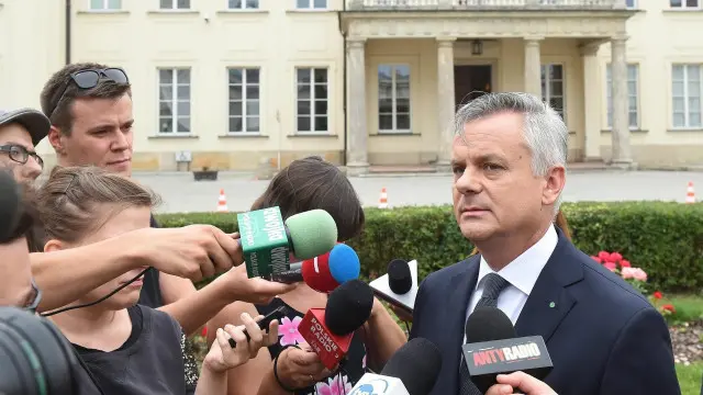  عین ممکن ہے کہ اس مقام پر دوسرا خطرناک اور دھماکہ خیز مواد بھی موجود ہو: پولش وزیرِ ثقافت