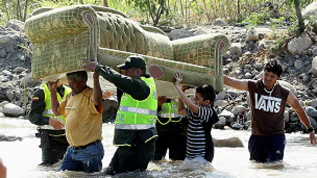 Colombianos cruzan el Táchira