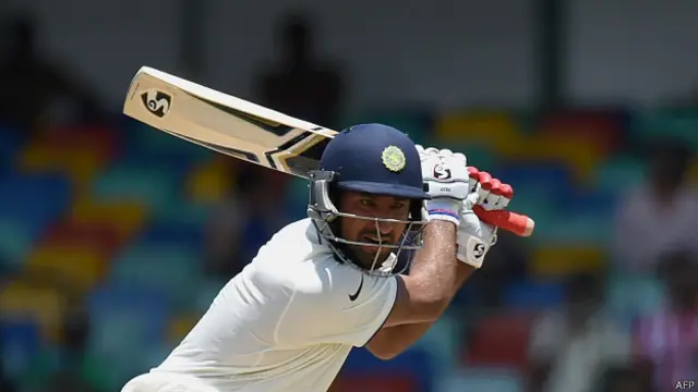 چتیشور پجارا نے 145 رنز بنائے اور وہ اخیر تک آؤٹ نہیں ہوئے اور اس طرح دو ہزار سے زائد ٹیسٹ میچوں میں وہ بیٹ کیری کرنے والے 49 ویں کھلاڑی بن گئے