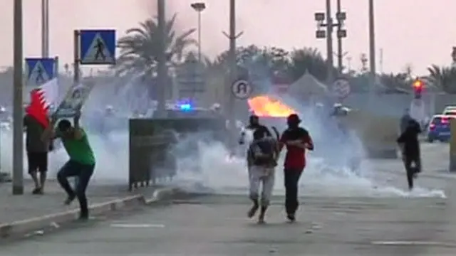 فروری میں ہونے والے مظاہروں میں ملک میں بسنے والے شیعہ اکثریت کے ساتھ امتیازی سلوک کے خاتمے اور وسیع تر سیاسی حقوق کا مطالبہ کیا تھا