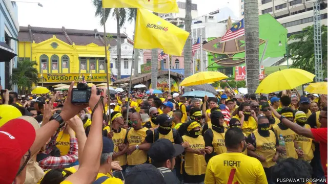 Warga Malaysia dari berbagai kalangan tumpah ruah di berbagai ruas jalan ibukota