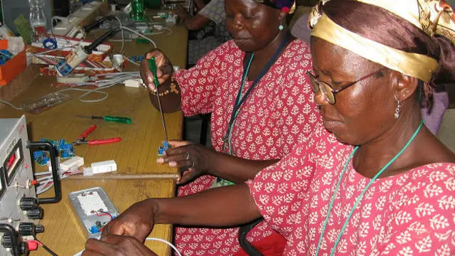 सोलर लालटन की ट्रेनिंग