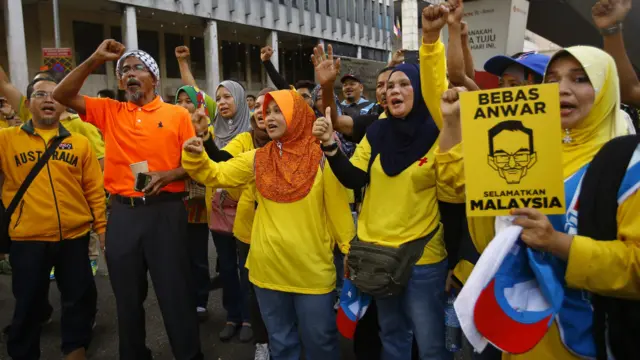 吉隆坡净选盟集会现场安瓦尔支持者叫喊口号(30/8/2015)