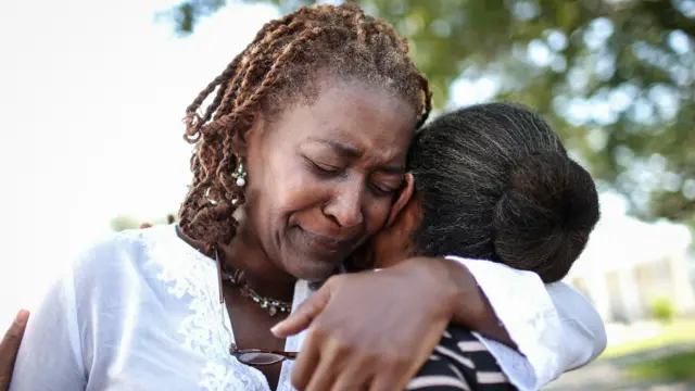 参与纪念的民众。