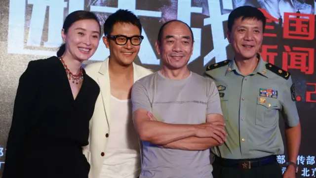 (从左至右)演员吴越、印小天、陶泽如、刘之冰出席《百团大战》北京首映发布会(新华社图片25/8/2015)