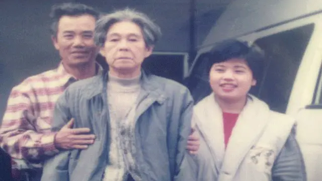 Con trai cả Hoàng Xuân Nam (bên trái ngoài cùng) và cháu nội (Hoài) thăm ông Motoyama vào năm 1995 tại Fukuoka.