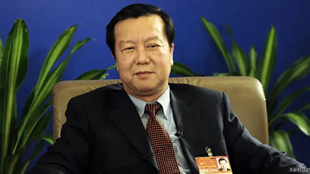 公開資料顯示,鄧崎琳在武鋼集團工作40年,他從一名車間工藝技術員,成長為武鋼集團的董事長、黨委書記。