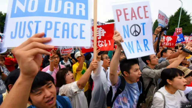 正当日本参议院审议安倍主推而备受争议的安保法案之时,日本国内多地的抗议活动正愈演愈烈。