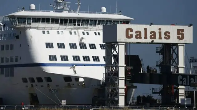 فیری کمپنی ’پی اینڈ او فیریز‘ نے اپنے مسافروں سے کہا ہے کہ وہ یہ نہیں بتا سکتے کہ کب تک سروس مکمل طور پر بحال ہو جائے گی۔