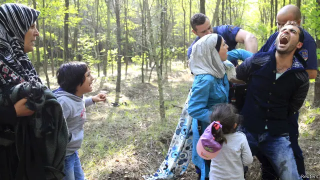 تطالب بريطانيا وفرنسا والمانيا بتسجيل وأخذ بصمات كل مهاجر يصل إلى ايطاليا واليونان