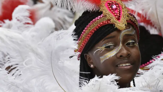 उत्सव में शामिल होने वालों के लिए बड़ी ही मेहनत से लोगों के कॉस्ट्यूम तैयार किए गए हैं