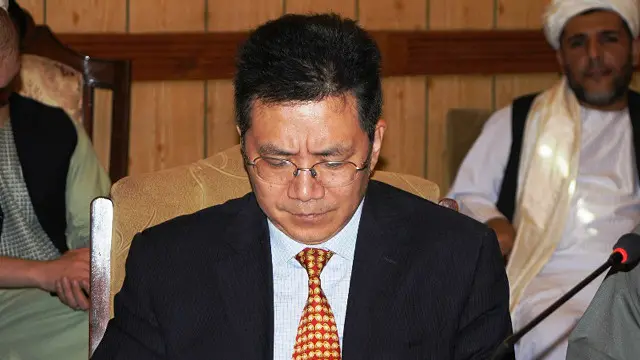 د چین سفیر دینګ زیجون