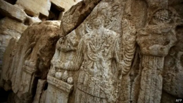 貝爾神廟牆壁上畫裏的雕刻