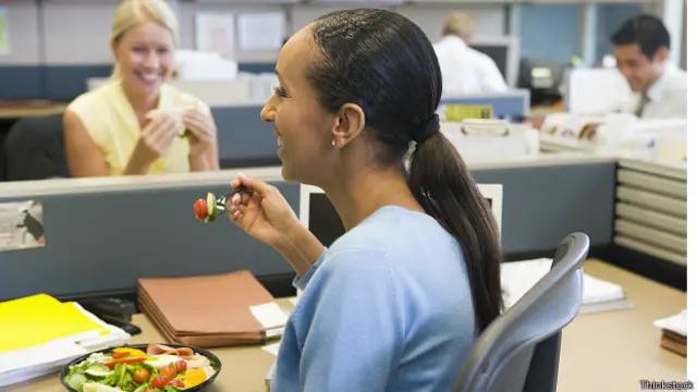 Перекусывающие коллеги