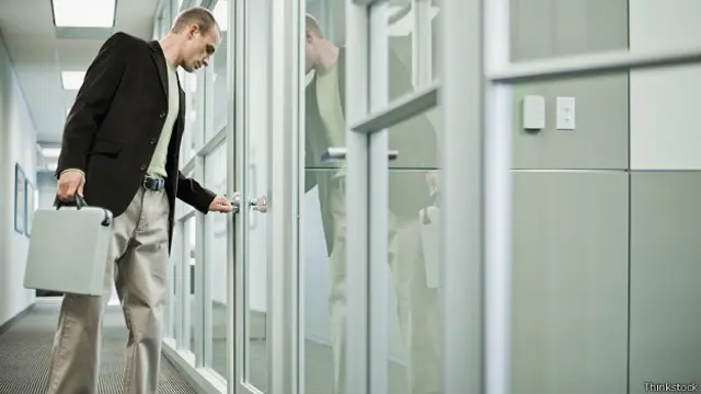 Открывая дверь собственного кабинета