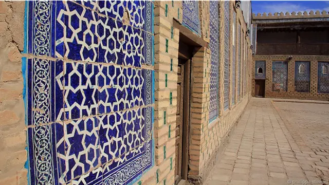 Хива, стена в изразцах