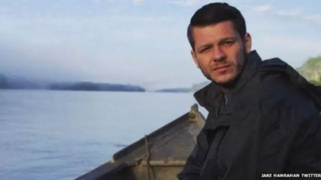 وائس نیوز کے مطابق یہ تینوں افراد علاقے میں پولیس اور کرد جنگجوؤں کے درمیان تصادم کی فلم بندی کر رہے تھے