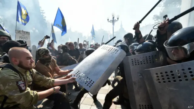 Сутички під Радою