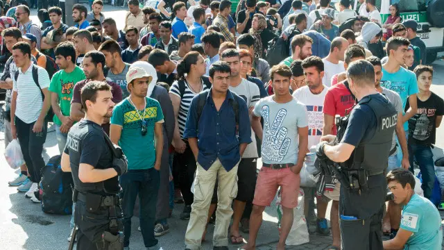 آسٹریا کی پولیس کا کہنا ہے کہ پیر کو ہنگری سے 3650 تارکینِ وطن دارالحکومت ویانا پہنچے ہیں اور ان میں سے بیشتر جرمنی جانا چاہتے ہیں۔