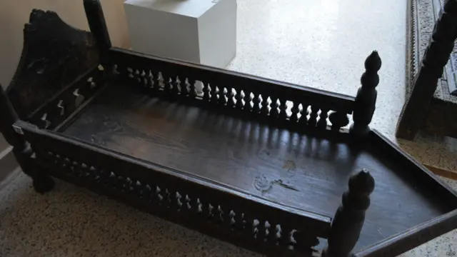 لکڑی سے بنی قدیم جائے نماز جو ظاہر کرتی ہے کہ سوات کا معاشرہ روایتی طور پر قدامت پسند رہا ہے۔ 