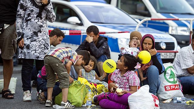 صدها مهاجر از طریق اتریش وارد شهر  مونیخ آلمان شده‌اند