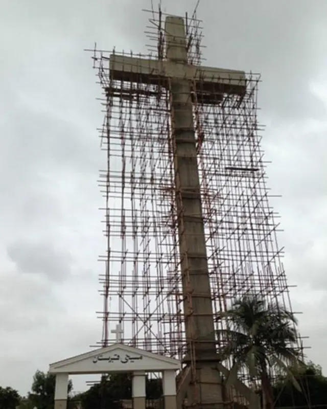 ’صلیب کی تعمیر کا مقصد پاکستان کے عیسائیوں کو لاحق ان خطرات اور مایوسی سے مقابلہ کرنا ہے ‘