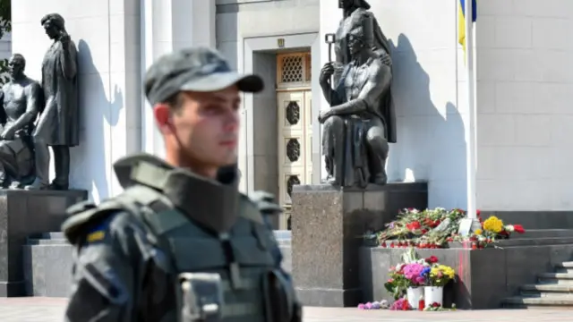 Меморіал біля Ради