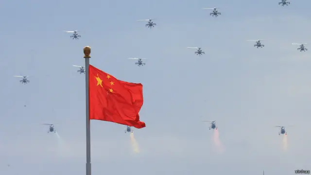 參加9月3日大閱兵的中國空軍直升機編隊排練。