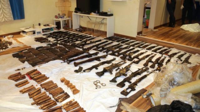سلاح‌های کشف شده از "باند ترور" در وزارت کشور کویت