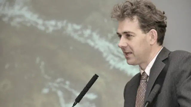 Tom de Waal: “yalnız hakimiyyəti tənqid etməklərinə görə hələ də barmaqlıqlar arxasında qalan”lar var.